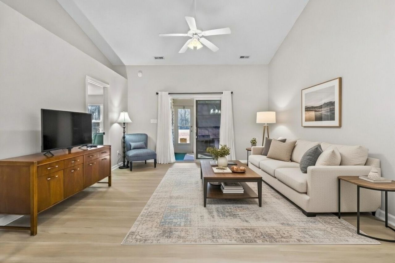 135 Country Manor Dr. Photo 9