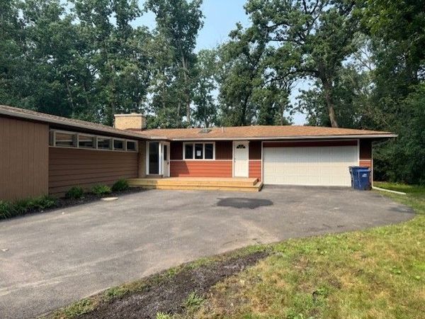 28450 N Shagbark Lane, Libertyville, IL 60048