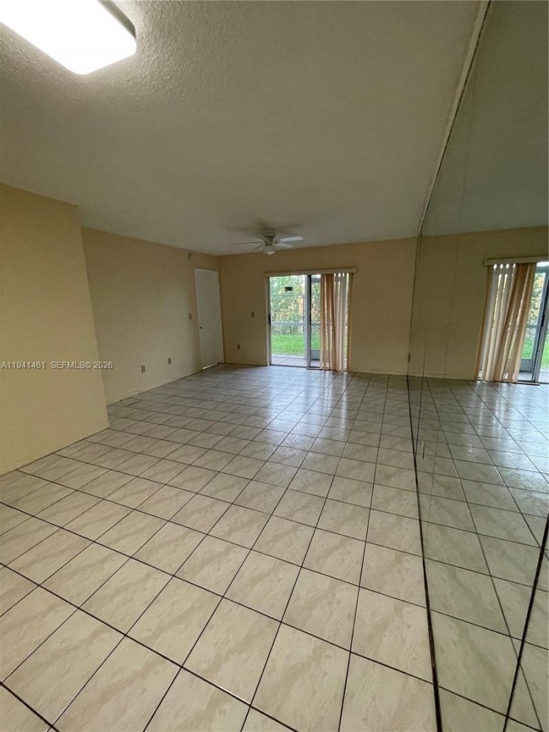 426 NE 210th Cir Ter , Unit 103-2, Miami, FL 33179 Photo