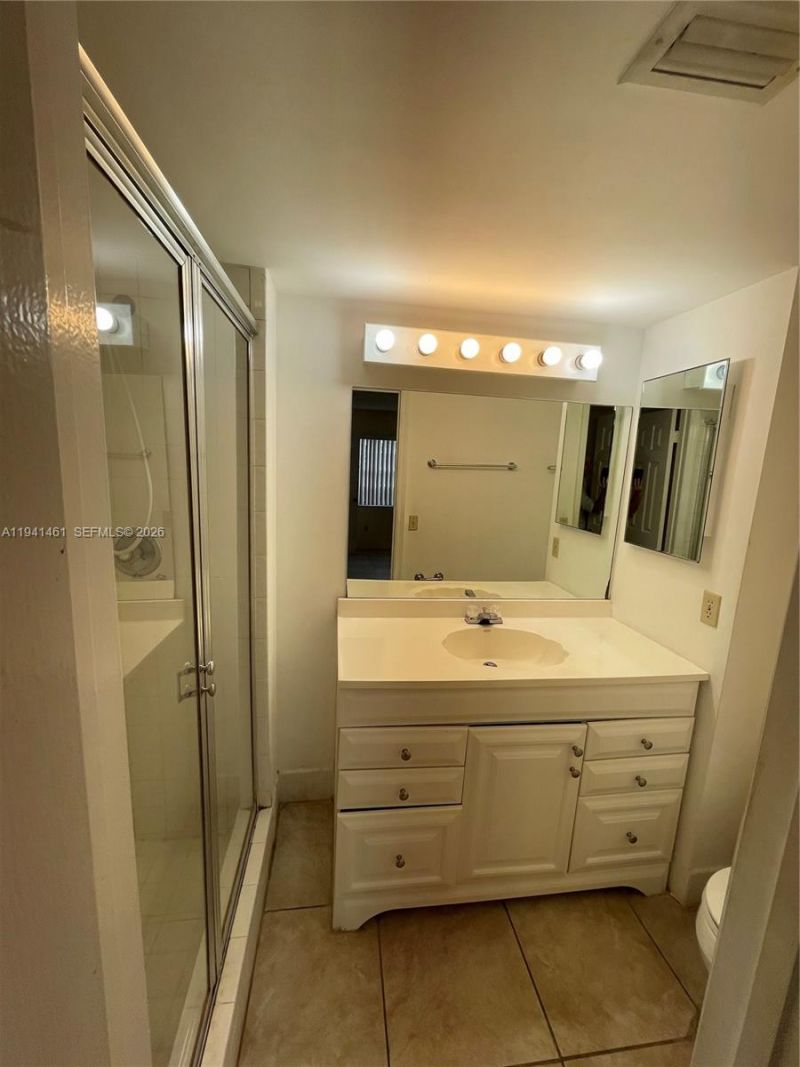 426 NE 210th Cir Ter , Unit 103-2, Miami, FL 33179 Photo