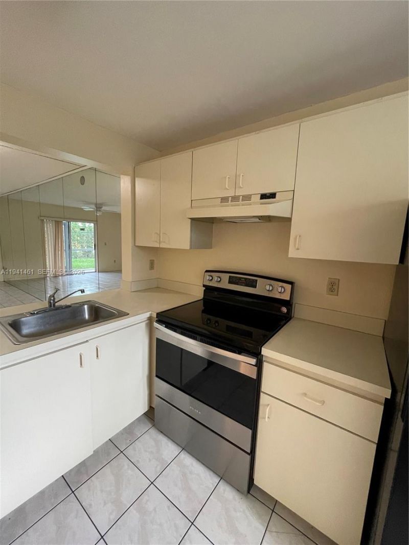 426 NE 210th Cir Ter , Unit 103-2, Miami, FL 33179 Photo