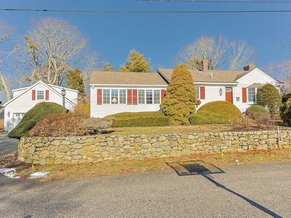 91 Wickertree Rd, Falmouth, MA 02556