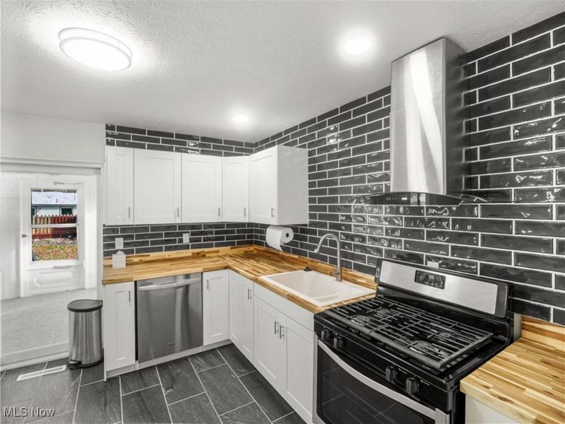 4553 March Avenue, Liberty, OH 44505 Photo 4