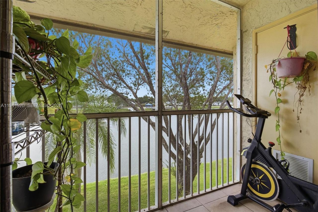 5501 Lakeside Dr, Unit 204, Margate, FL 33063 Photo