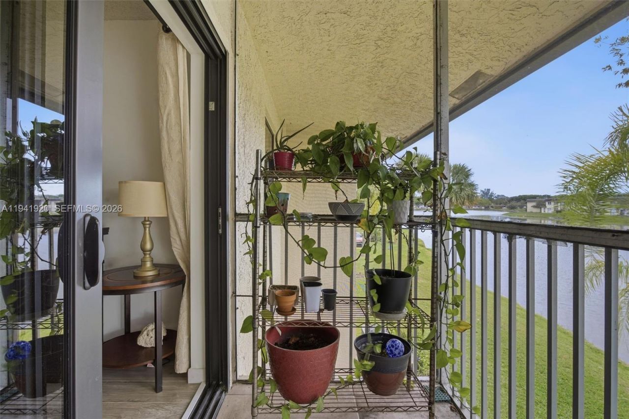 5501 Lakeside Dr, Unit 204, Margate, FL 33063 Photo