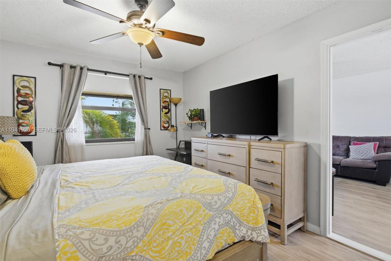 5501 Lakeside Dr, Unit 204, Margate, FL 33063 Photo