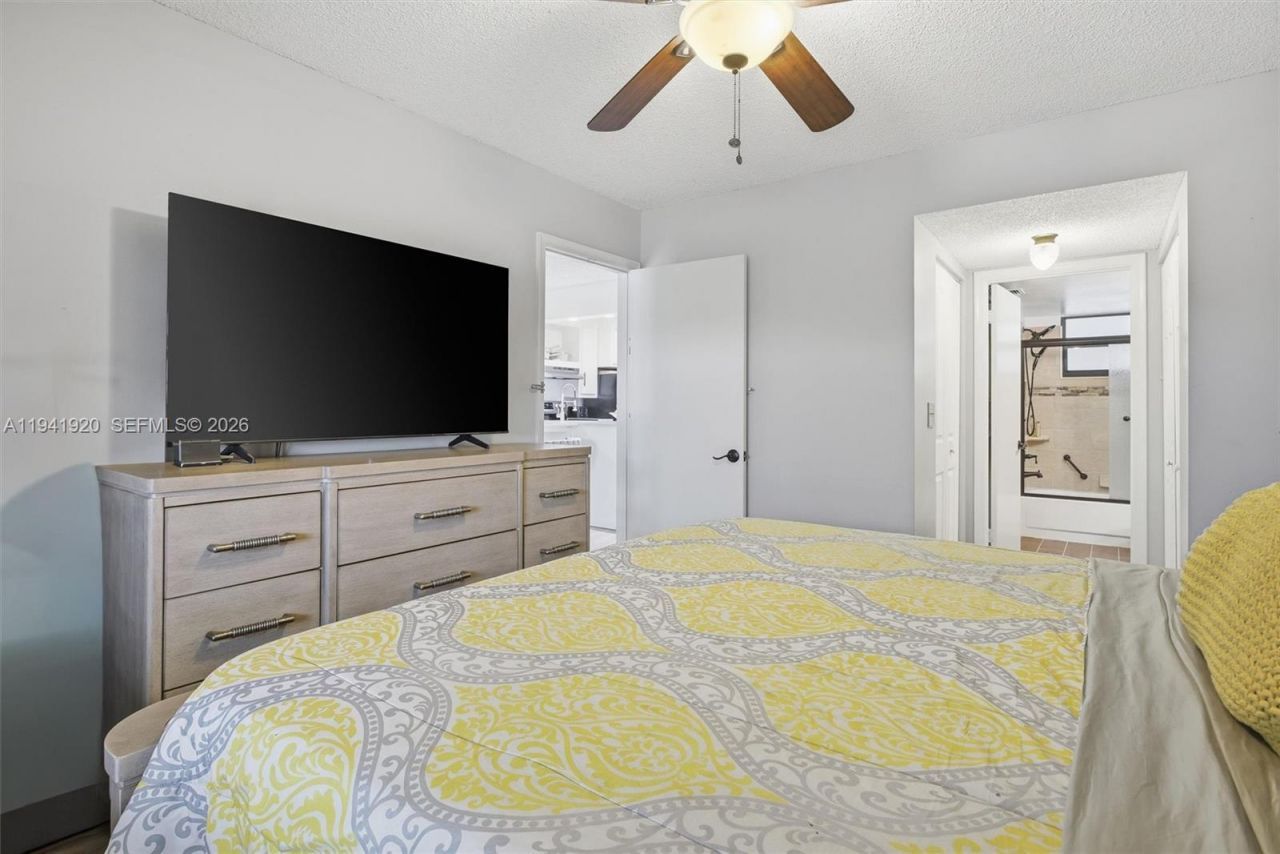 5501 Lakeside Dr, Unit 204, Margate, FL 33063 Photo