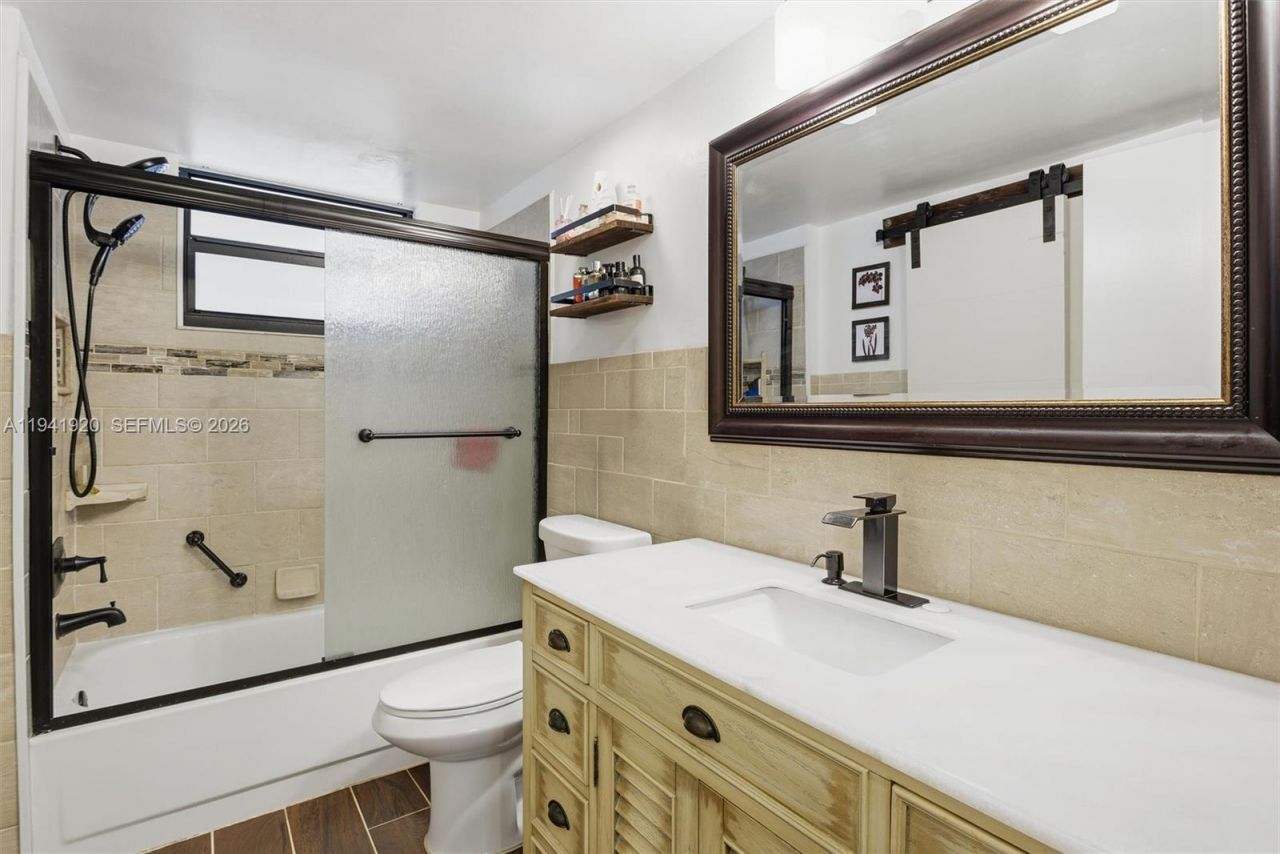 5501 Lakeside Dr, Unit 204, Margate, FL 33063 Photo