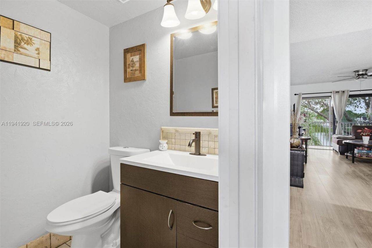 5501 Lakeside Dr, Unit 204, Margate, FL 33063 Photo