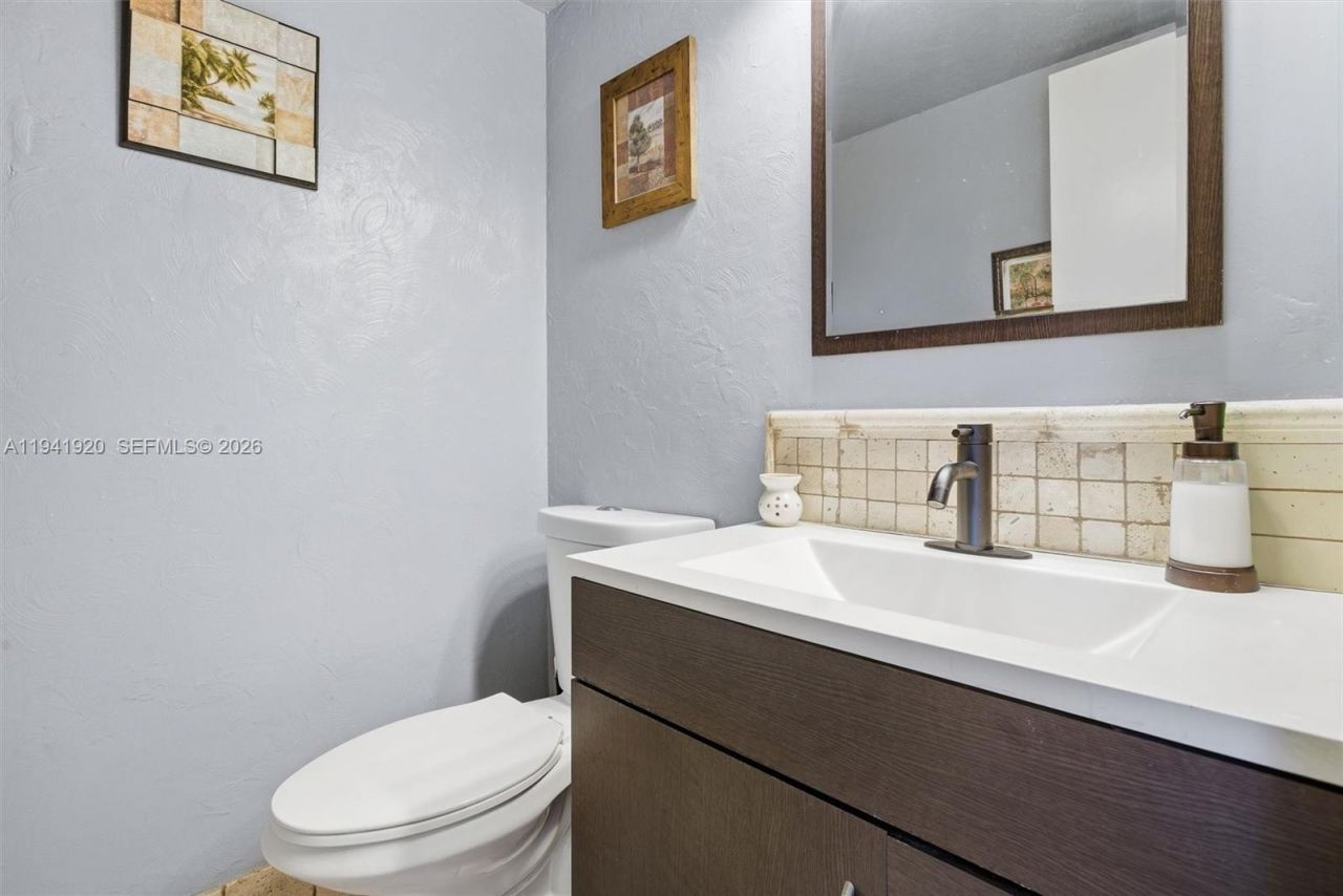 5501 Lakeside Dr, Unit 204, Margate, FL 33063 Photo