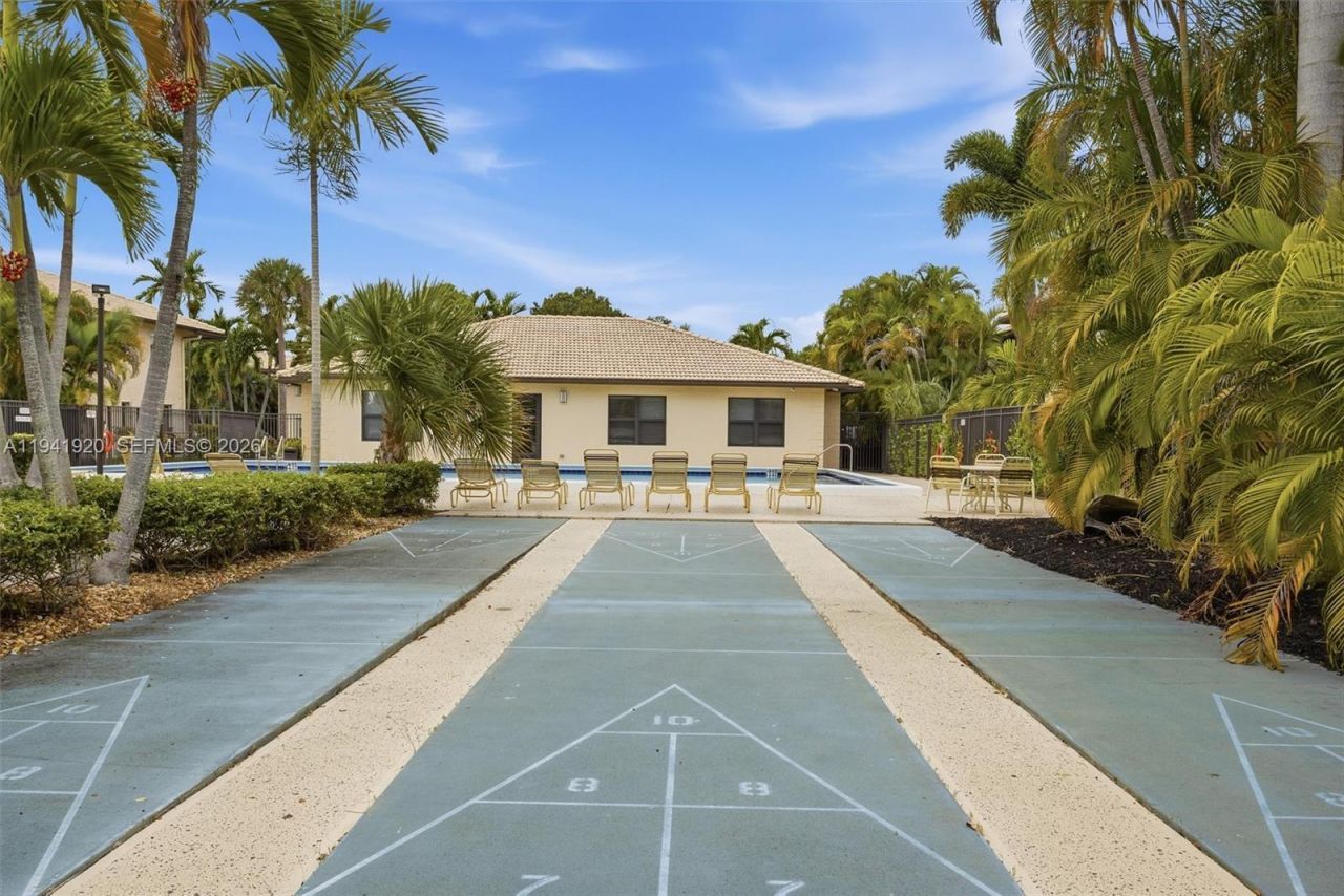 5501 Lakeside Dr, Unit 204, Margate, FL 33063 Photo