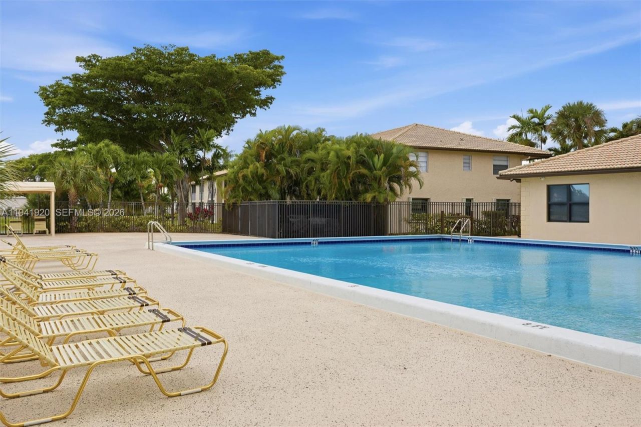 5501 Lakeside Dr, Unit 204, Margate, FL 33063 Photo