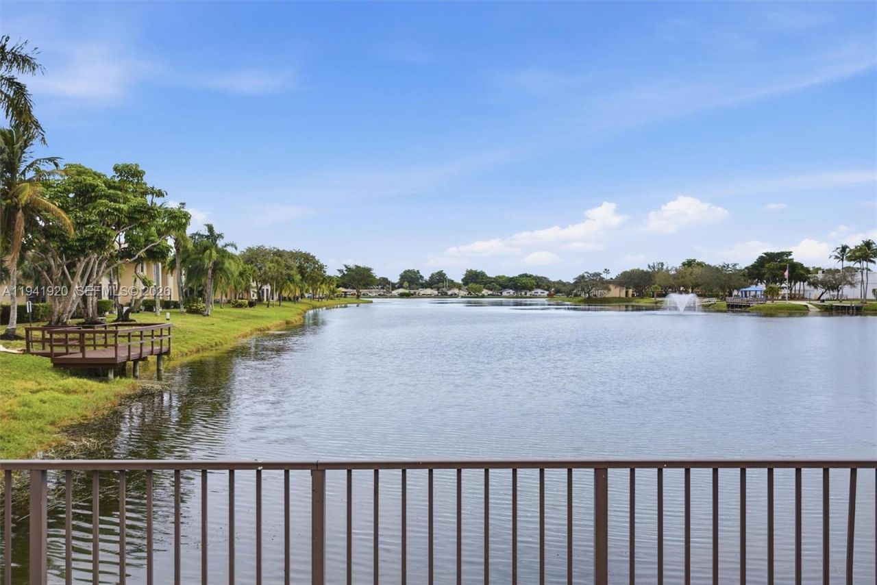 5501 Lakeside Dr, Unit 204, Margate, FL 33063 Photo