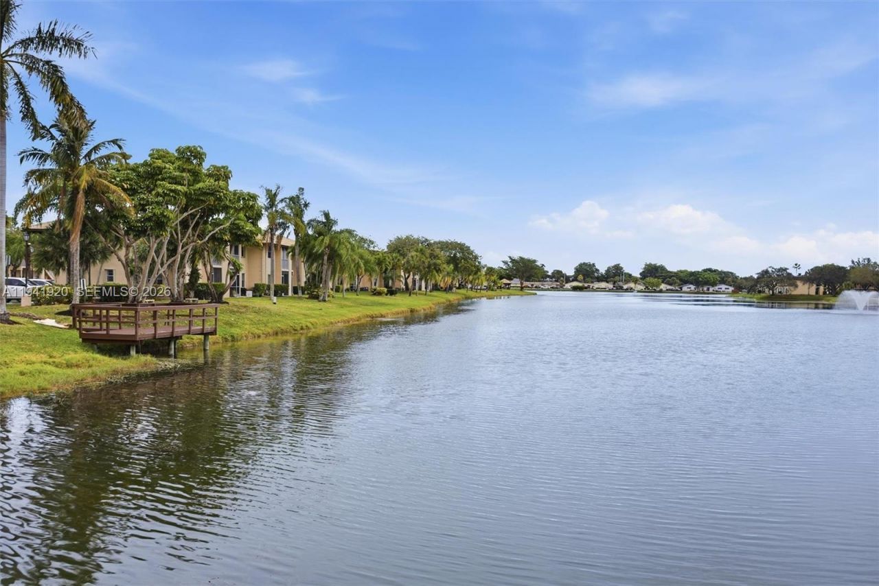 5501 Lakeside Dr, Unit 204, Margate, FL 33063 Photo