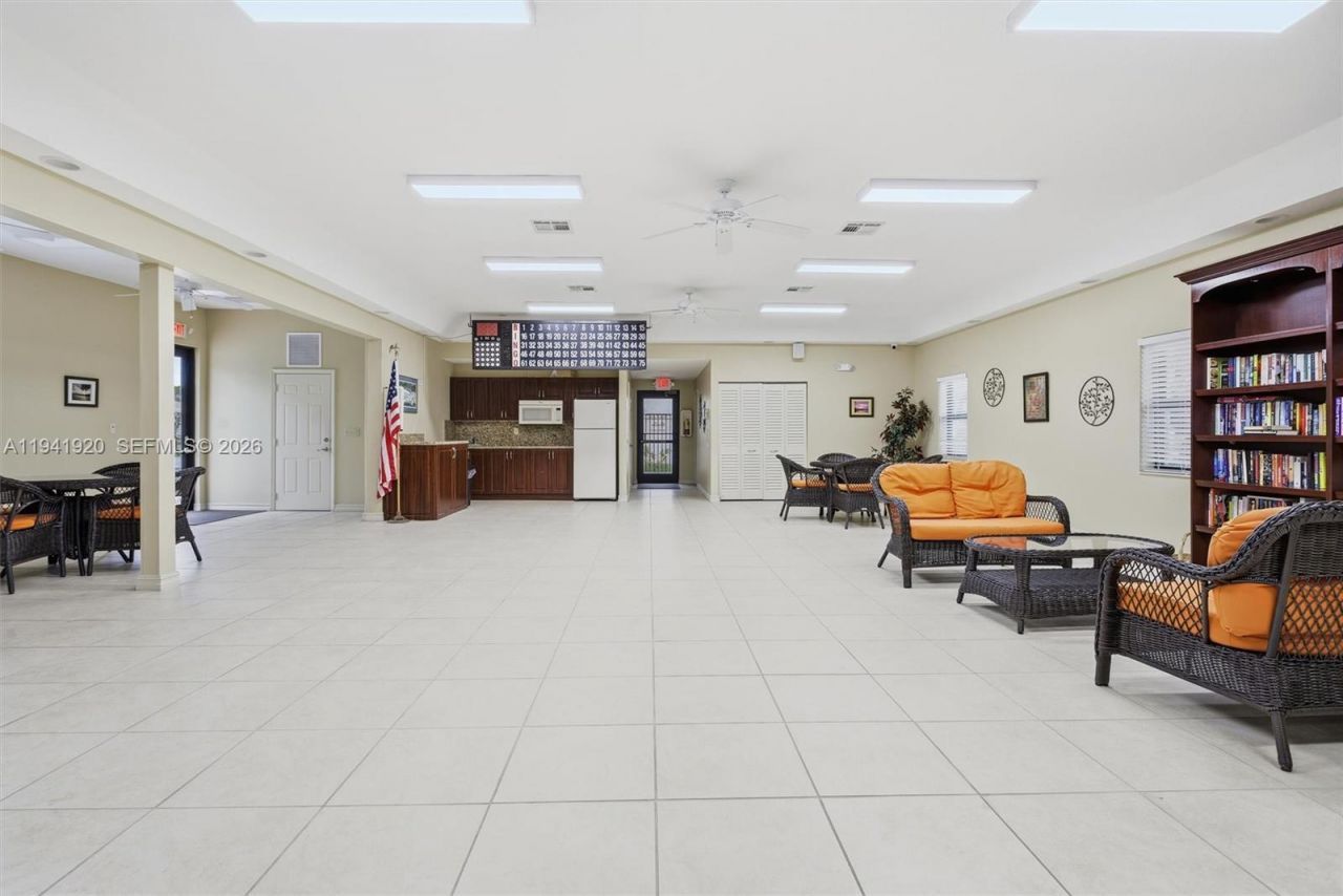 5501 Lakeside Dr, Unit 204, Margate, FL 33063 Photo