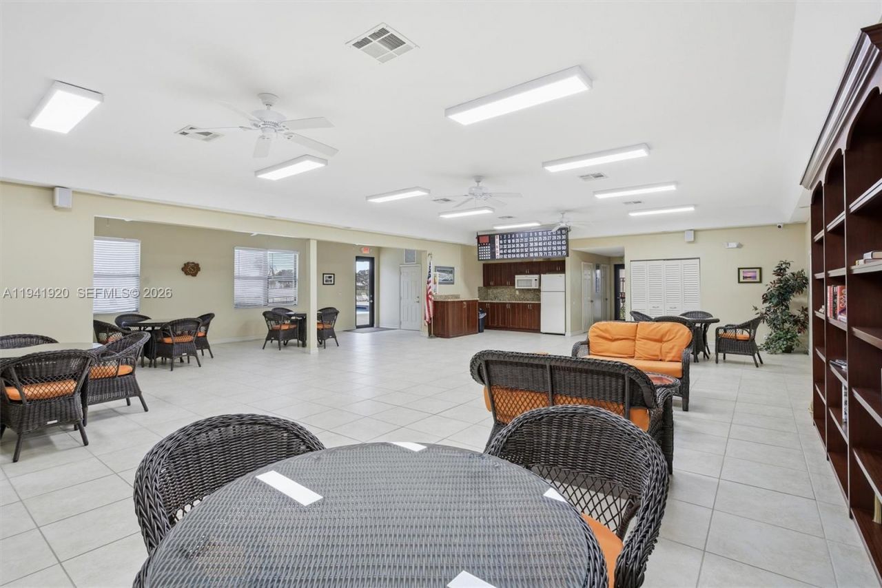 5501 Lakeside Dr, Unit 204, Margate, FL 33063 Photo