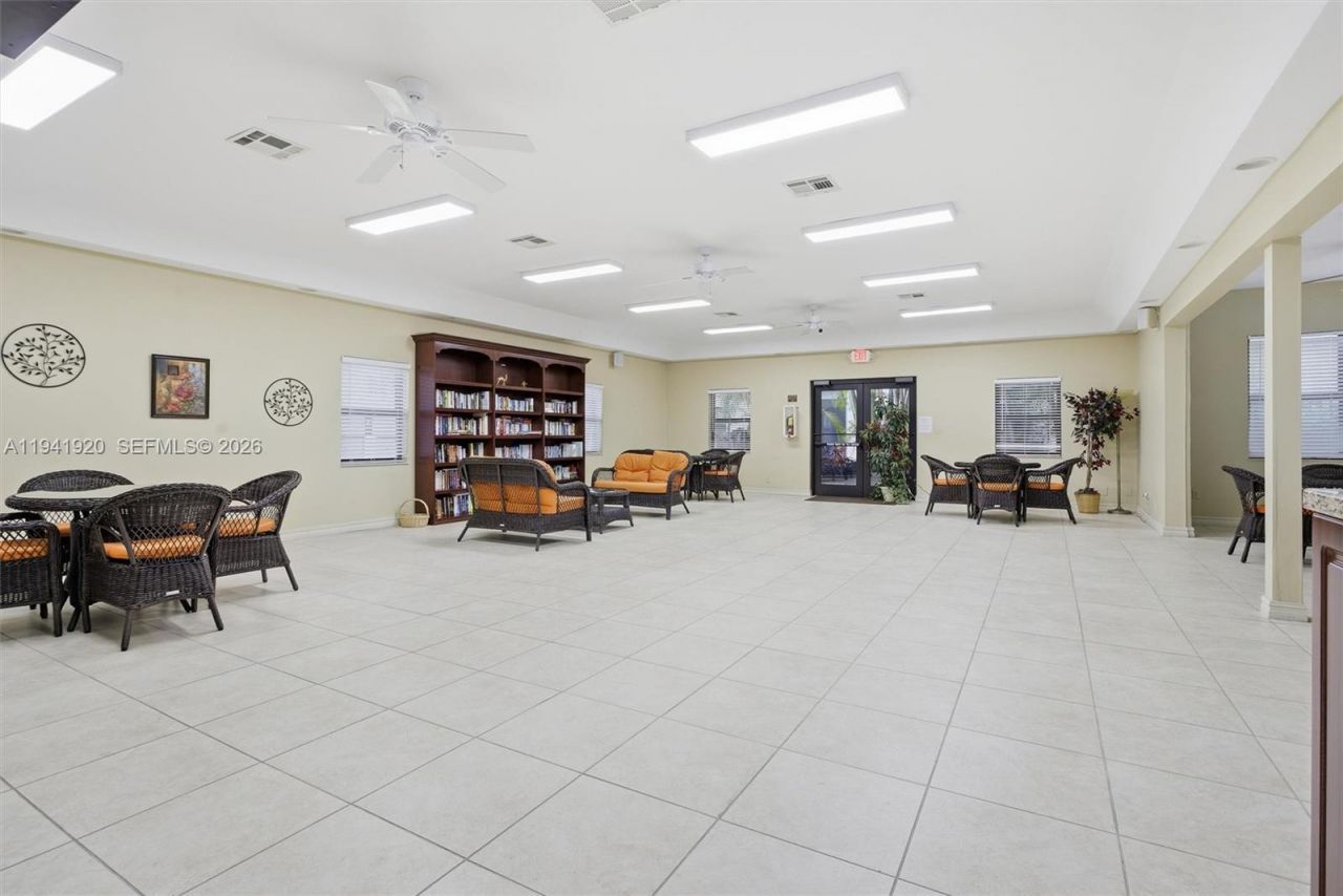 5501 Lakeside Dr, Unit 204, Margate, FL 33063 Photo