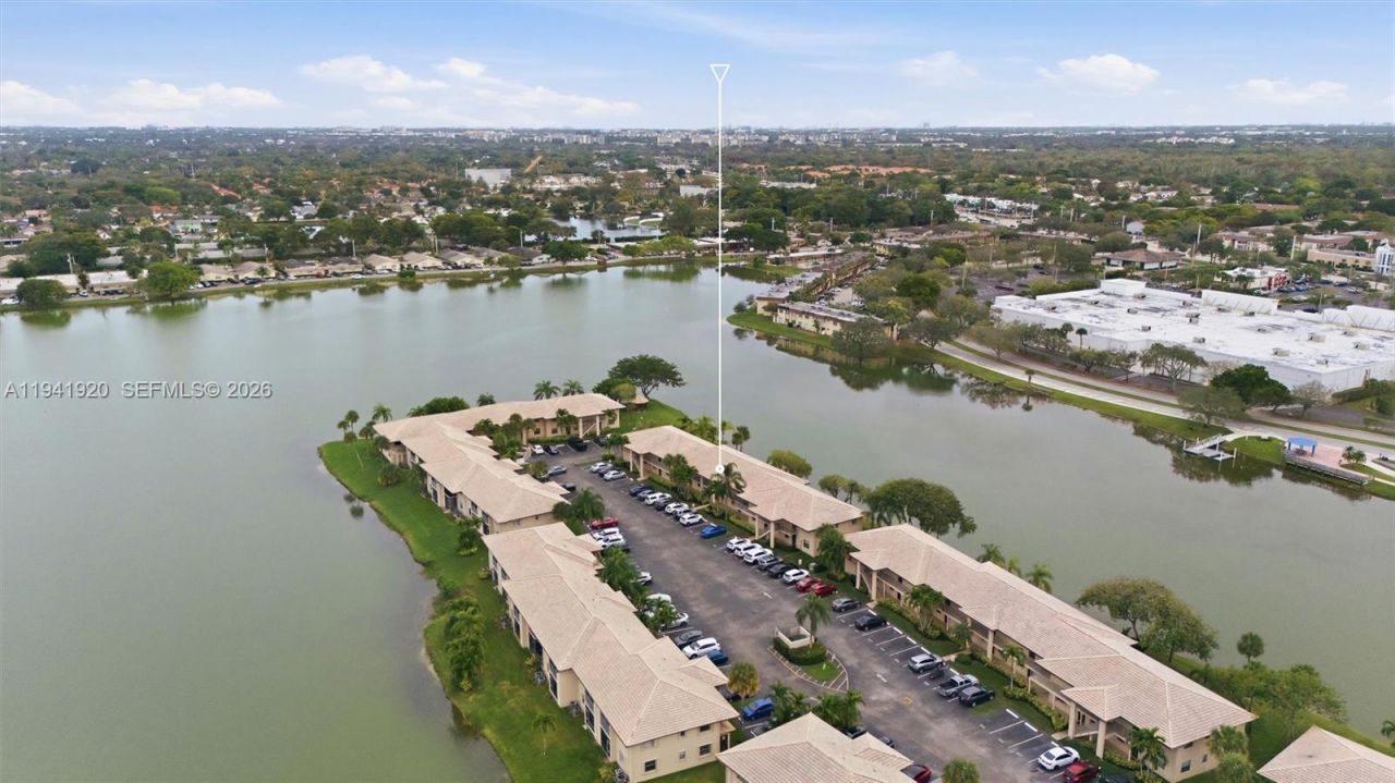 5501 Lakeside Dr, Unit 204, Margate, FL 33063 Photo