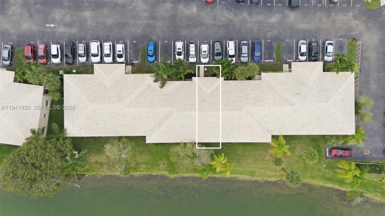 5501 Lakeside Dr, Unit 204, Margate, FL 33063 Photo