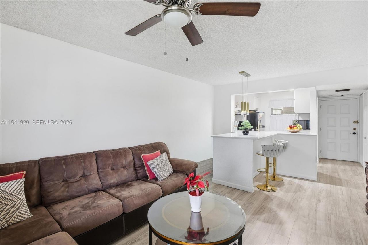 5501 Lakeside Dr, Unit 204, Margate, FL 33063 Photo