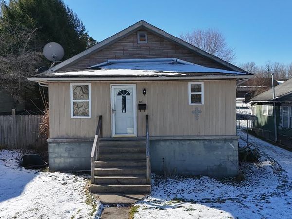 126 Harvey St., FAYETTEVILLE, WV 25840