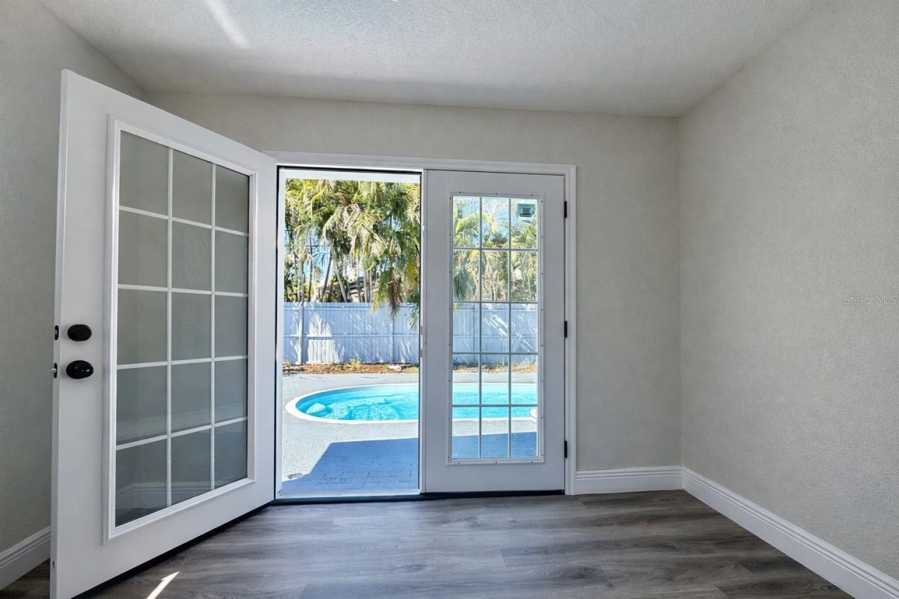 1735 Michigan Avenue Ne, Saint Petersburg, FL 33703 Photo