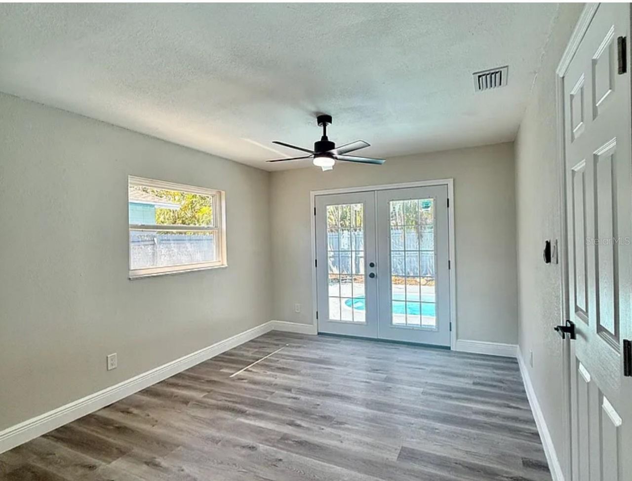 1735 Michigan Avenue Ne, Saint Petersburg, FL 33703 Photo