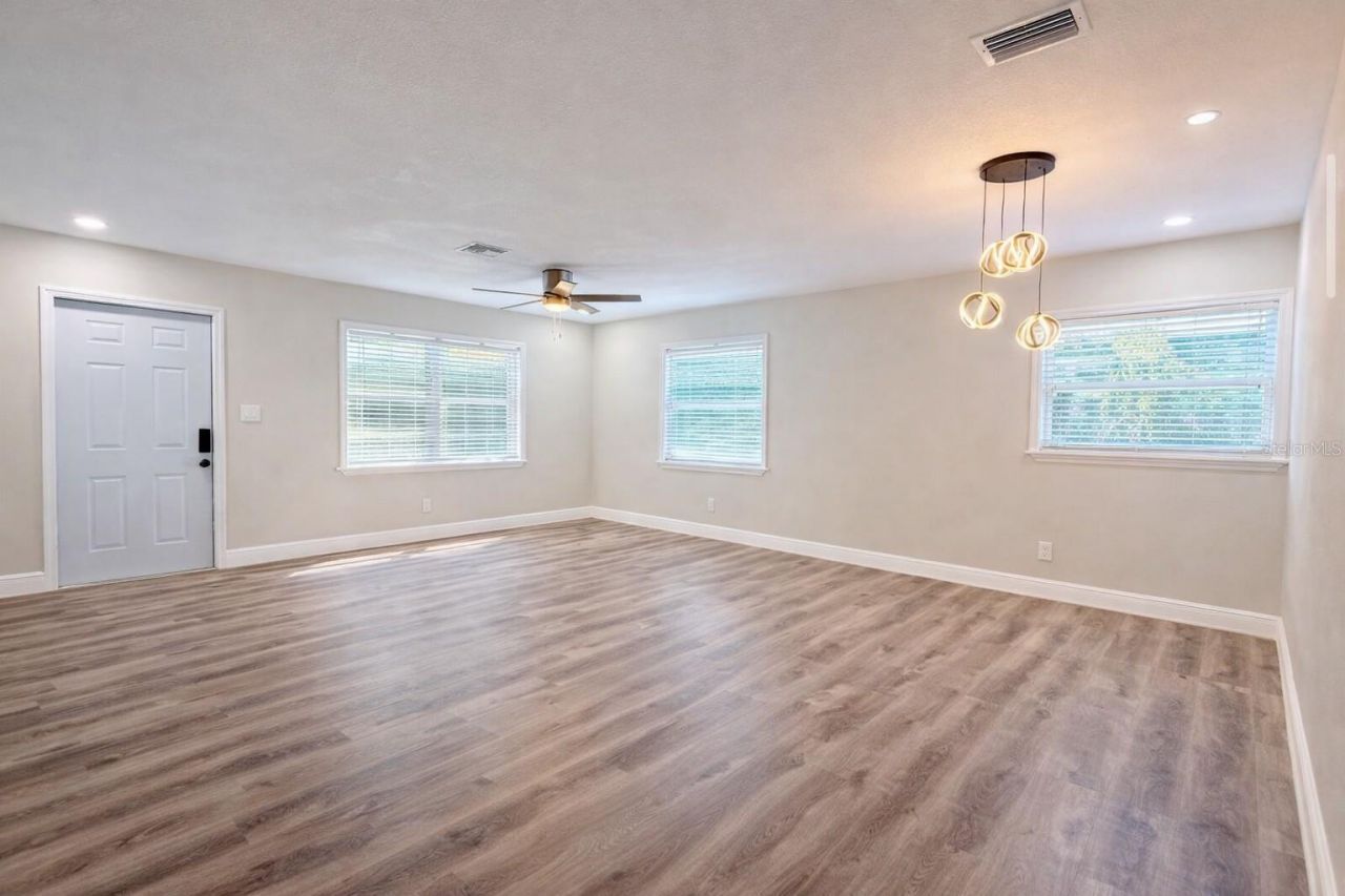 1735 Michigan Avenue Ne, Saint Petersburg, FL 33703 Photo