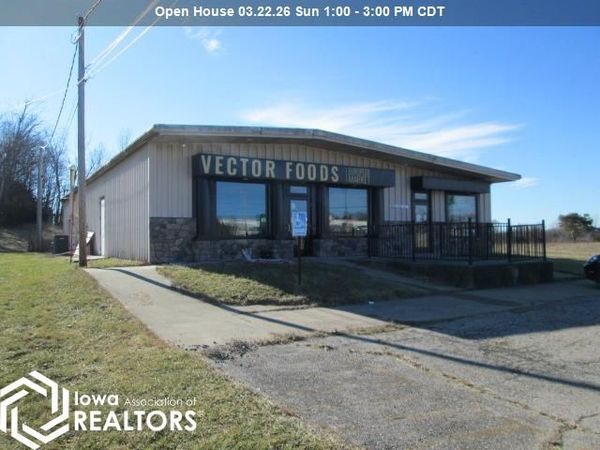 1812 W Court Avenue, Chariton, IA 50049