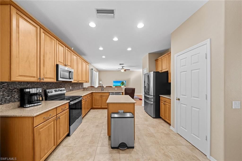 2084 Cape Heather Cir, Cape Coral, FL 33991 Photo