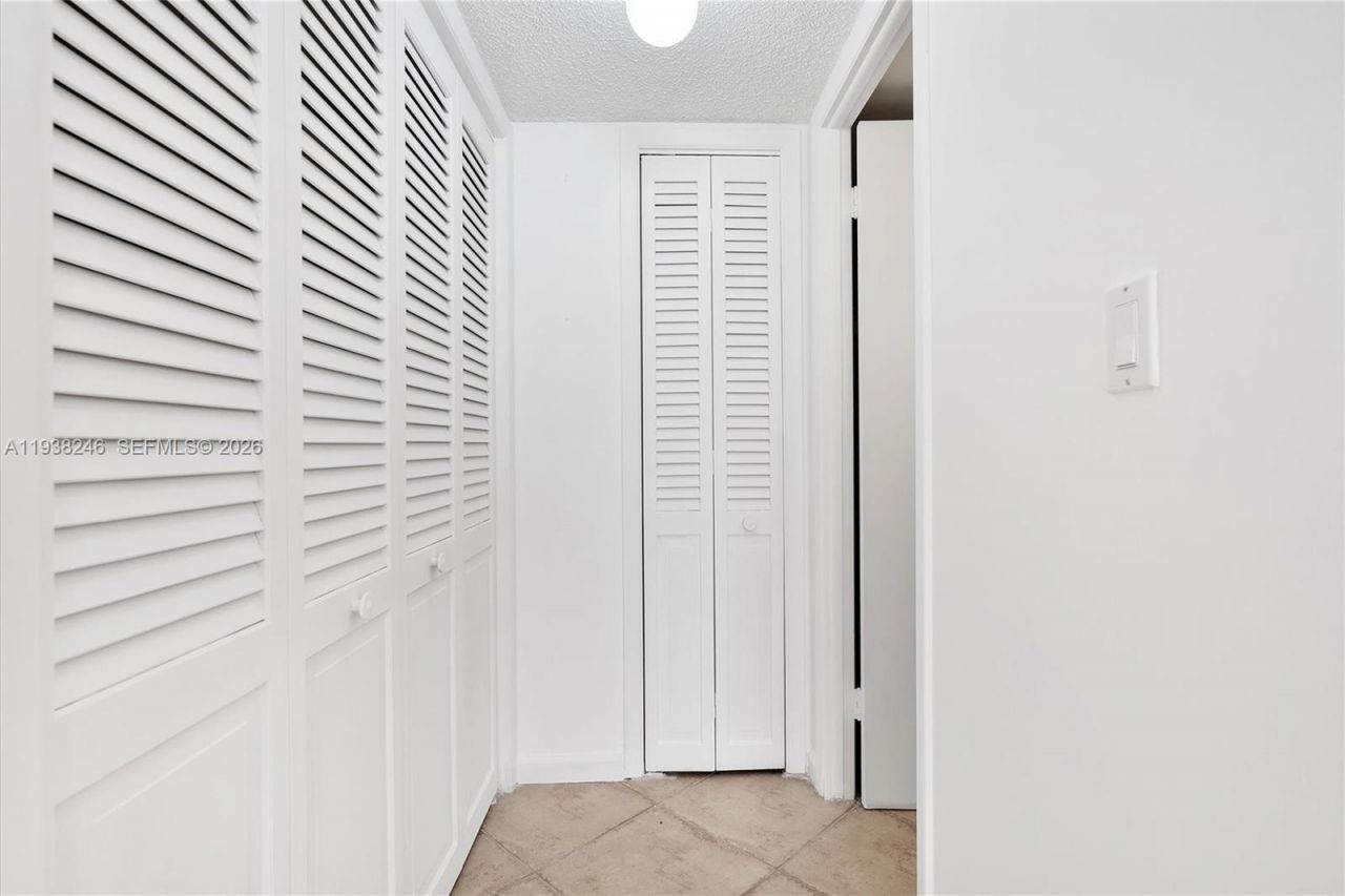 6039 Collins Ave , Unit 1104, Miami Beach, FL 33140 Photo