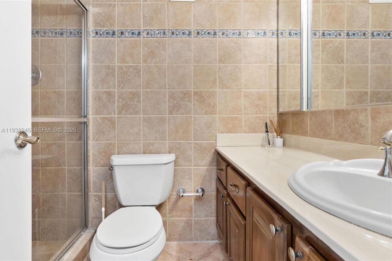 6039 Collins Ave , Unit 1104, Miami Beach, FL 33140 Photo