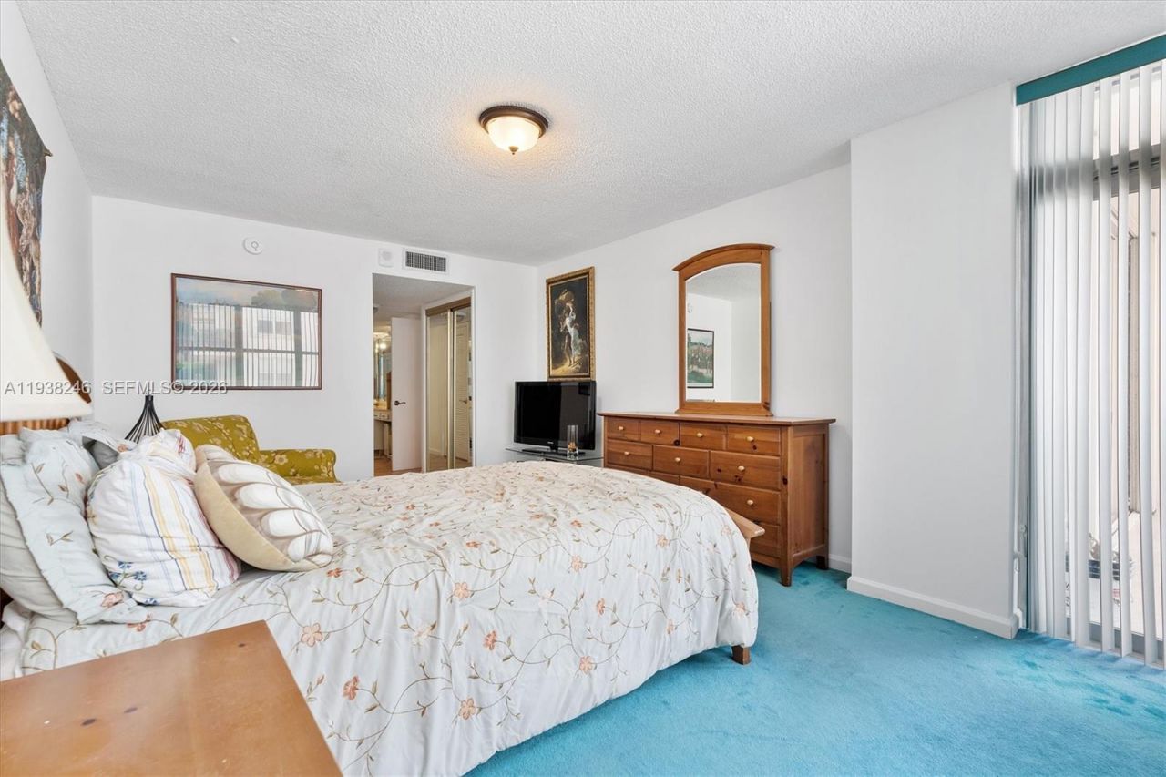 6039 Collins Ave , Unit 1104, Miami Beach, FL 33140 Photo