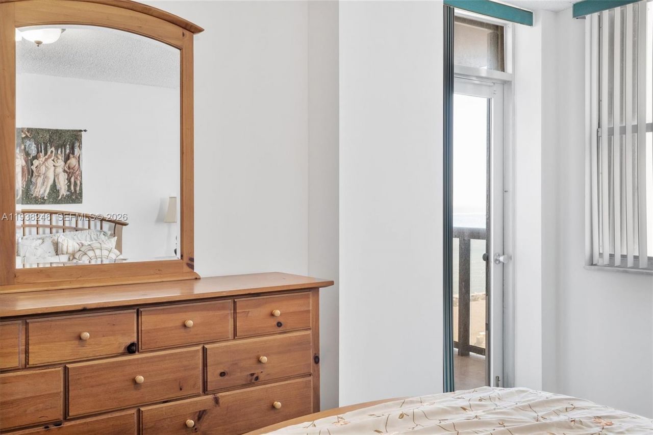 6039 Collins Ave , Unit 1104, Miami Beach, FL 33140 Photo