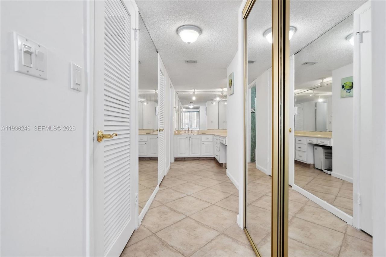 6039 Collins Ave , Unit 1104, Miami Beach, FL 33140 Photo