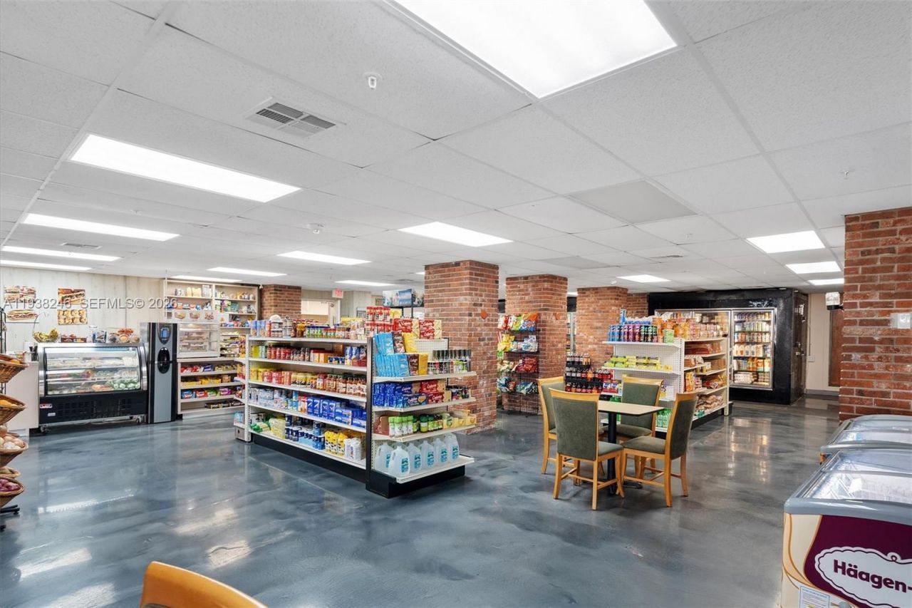 6039 Collins Ave , Unit 1104, Miami Beach, FL 33140 Photo