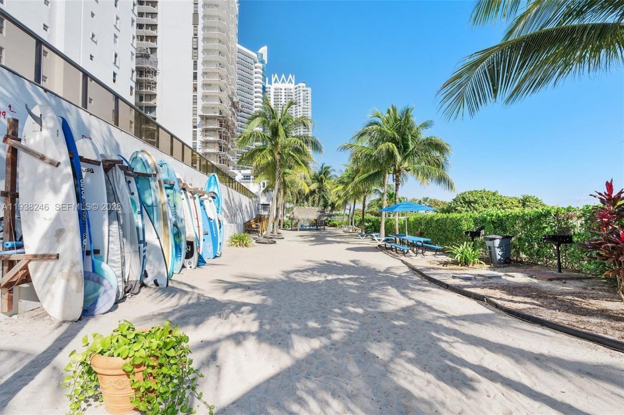 6039 Collins Ave , Unit 1104, Miami Beach, FL 33140 Photo