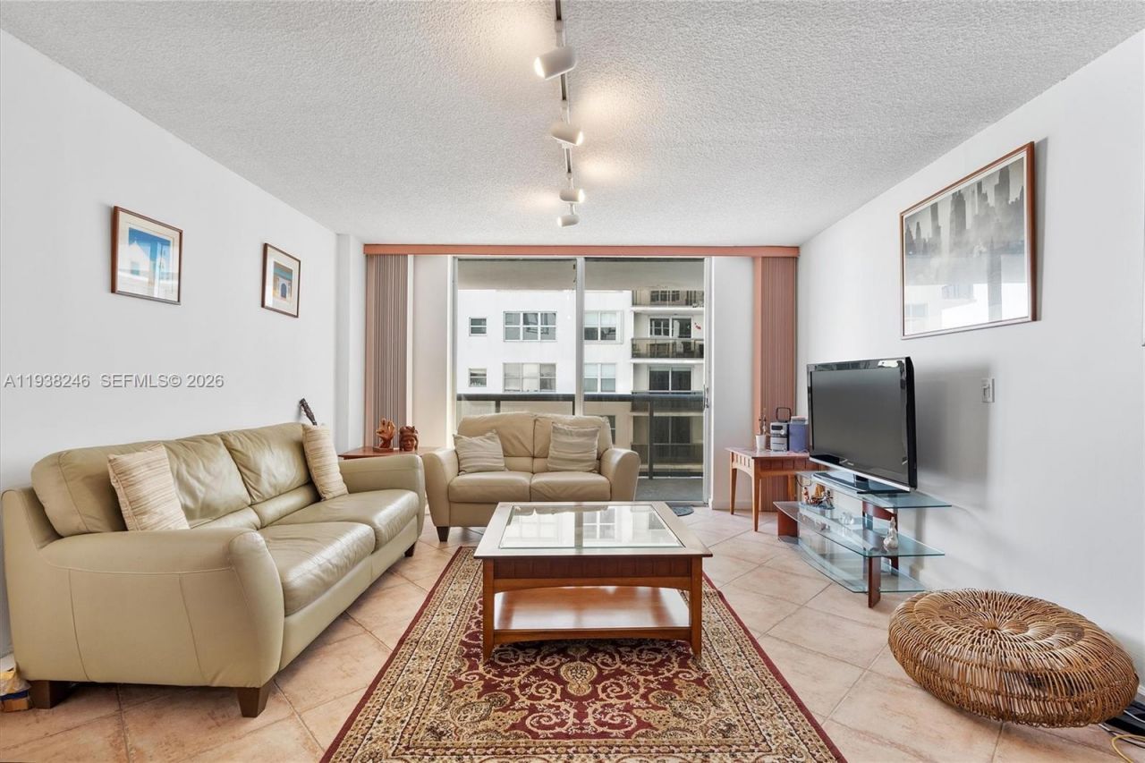 6039 Collins Ave , Unit 1104, Miami Beach, FL 33140 Photo