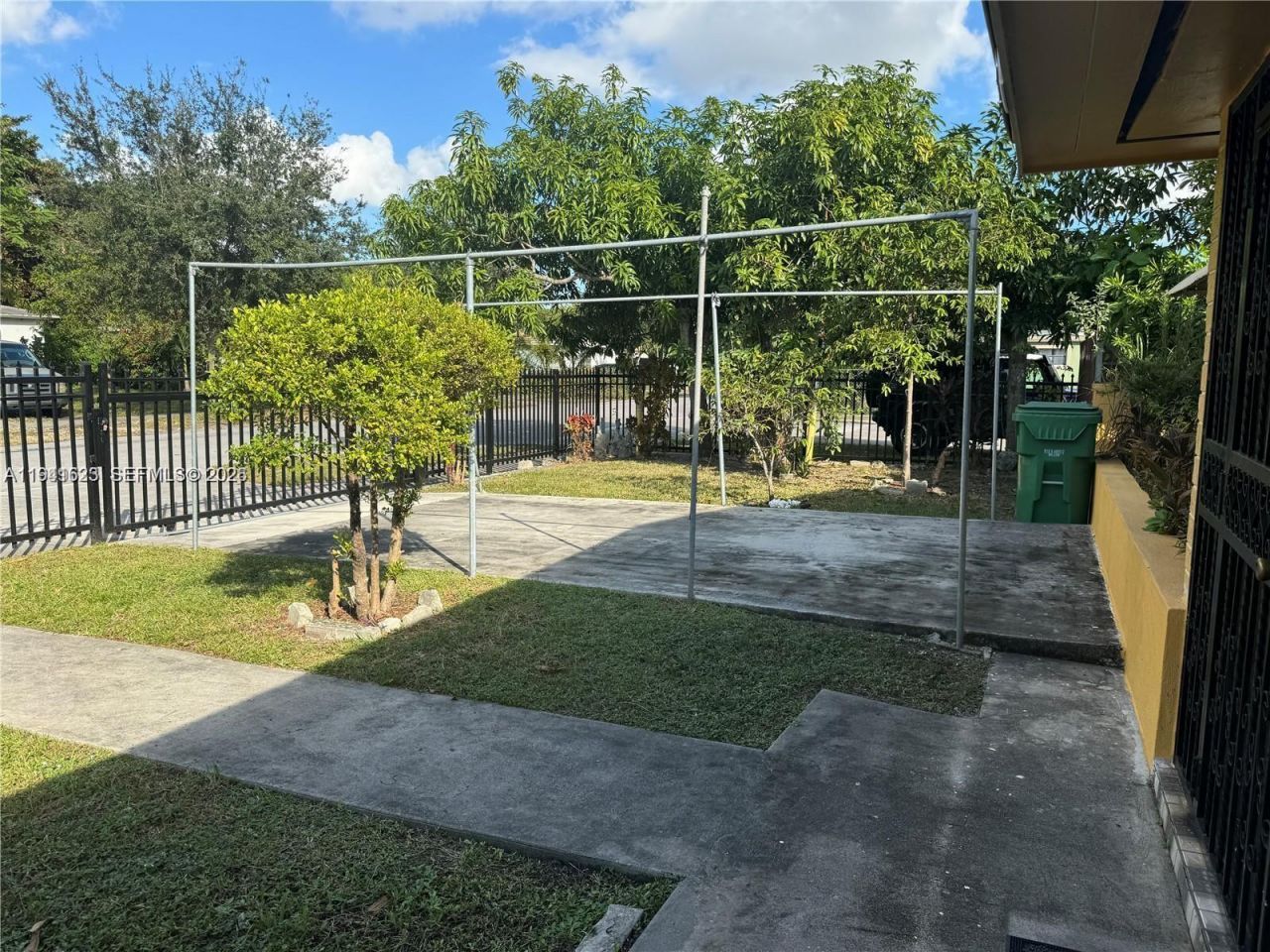 2000 NW 131st St , Miami, FL 33167 Photo