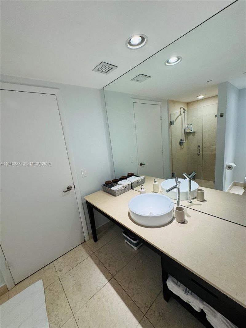 465 Brickell Ave , Unit 618, Miami, FL 33131 Photo