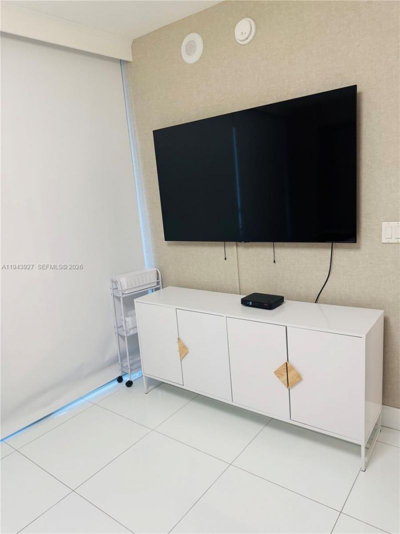 465 Brickell Ave , Unit 618, Miami, FL 33131 Photo