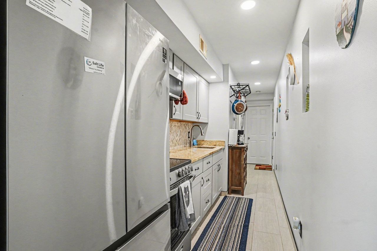 9400 Shore Dr. Photo 11