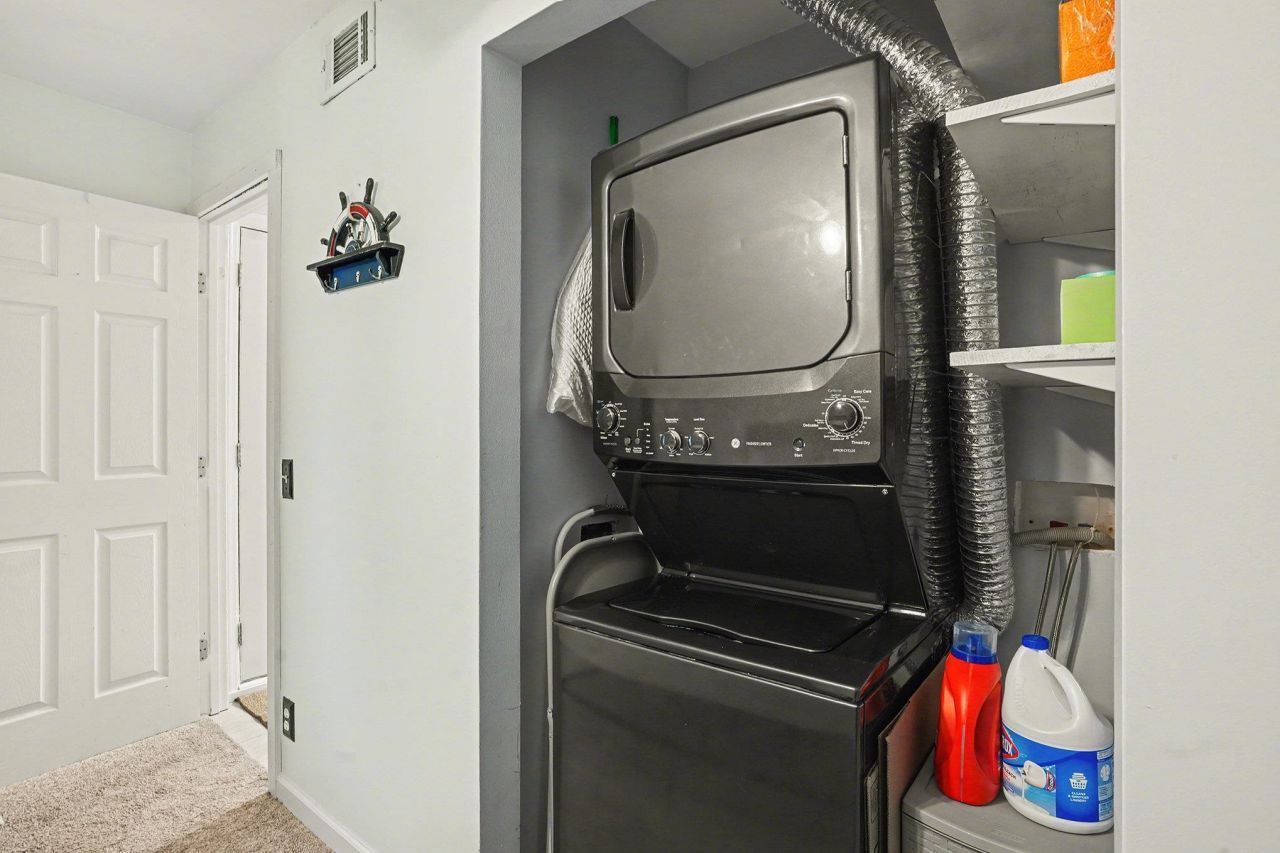 9400 Shore Dr. Photo 17