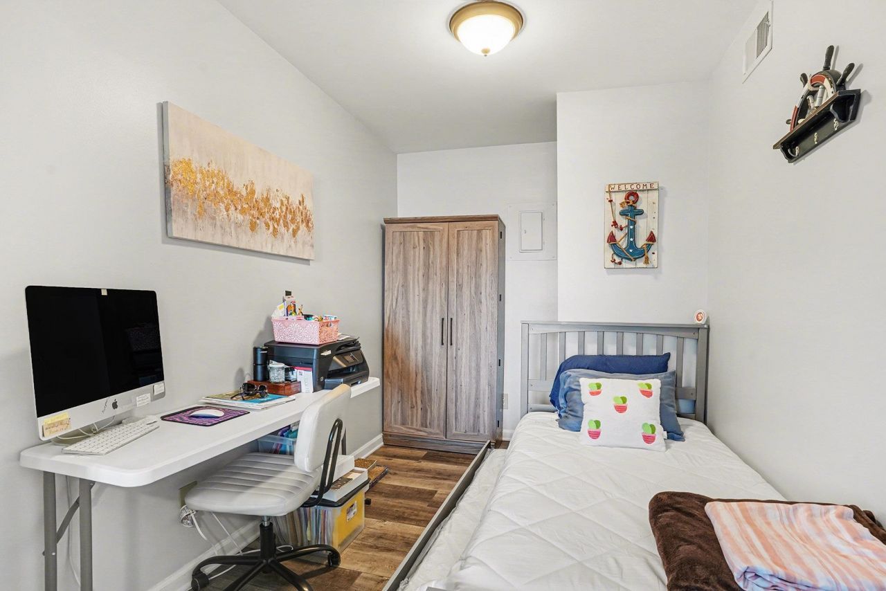 9400 Shore Dr. Photo 18