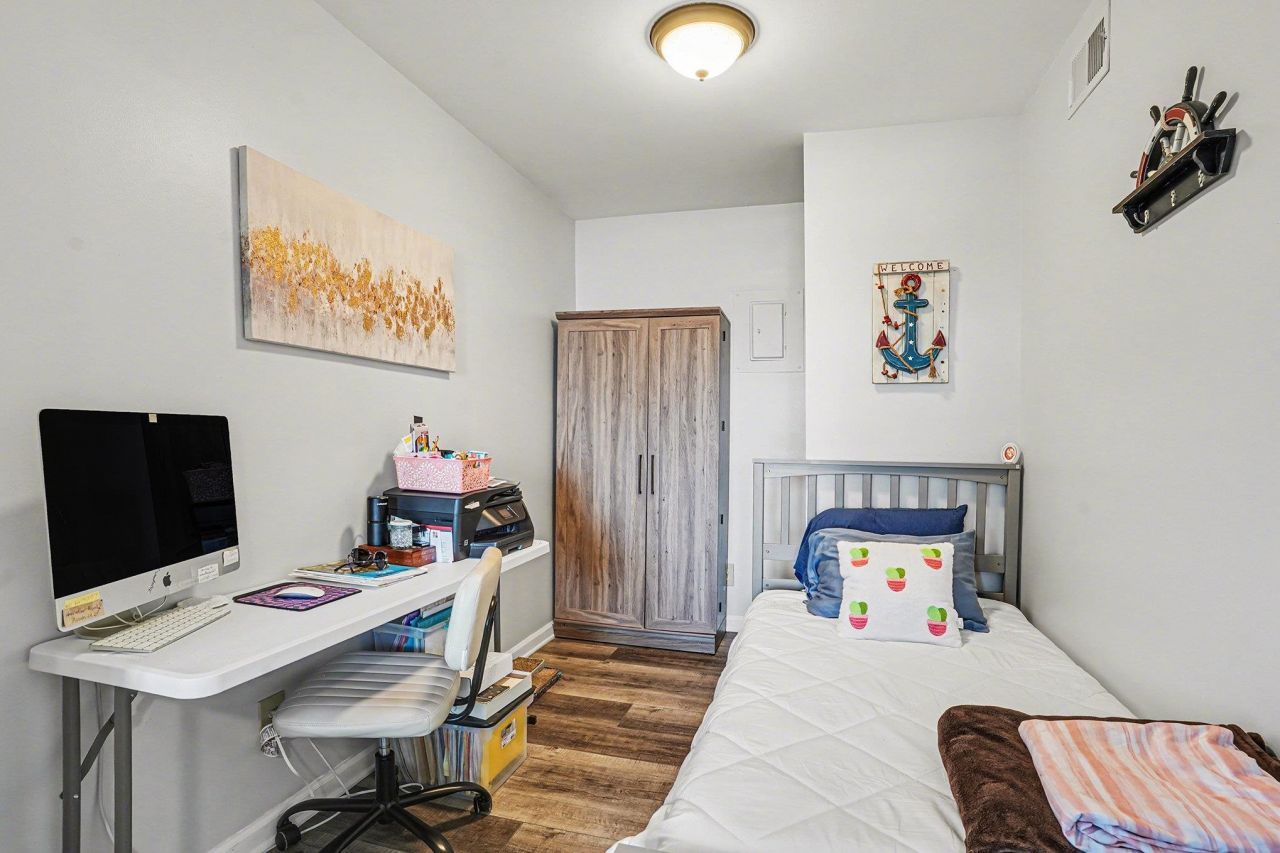 9400 Shore Dr. Photo 19