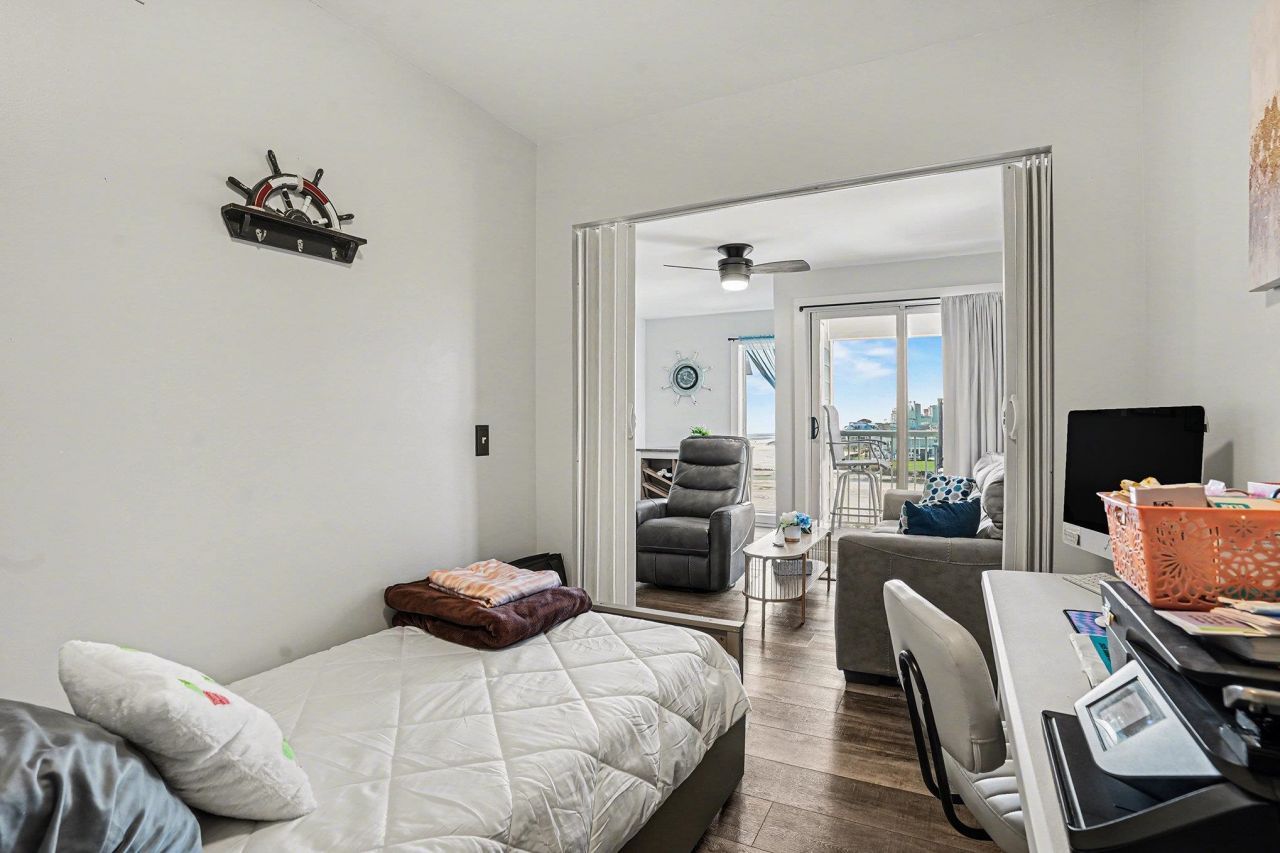 9400 Shore Dr. Photo 20