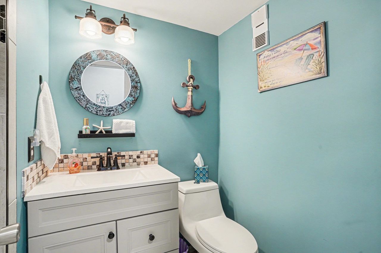 9400 Shore Dr. Photo 22