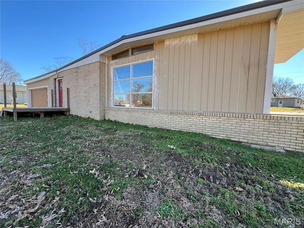 1029 N Woodland Drive, Dexter, MO 63841