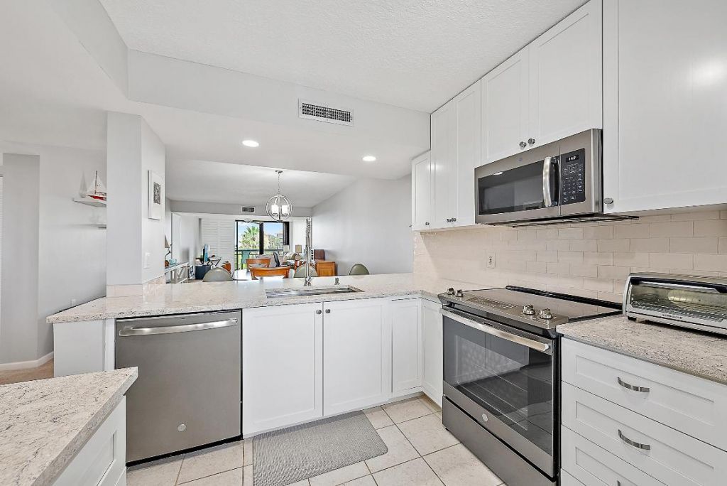 301 S Seas Drive, Unit 305, Jupiter, FL 33477 Photo