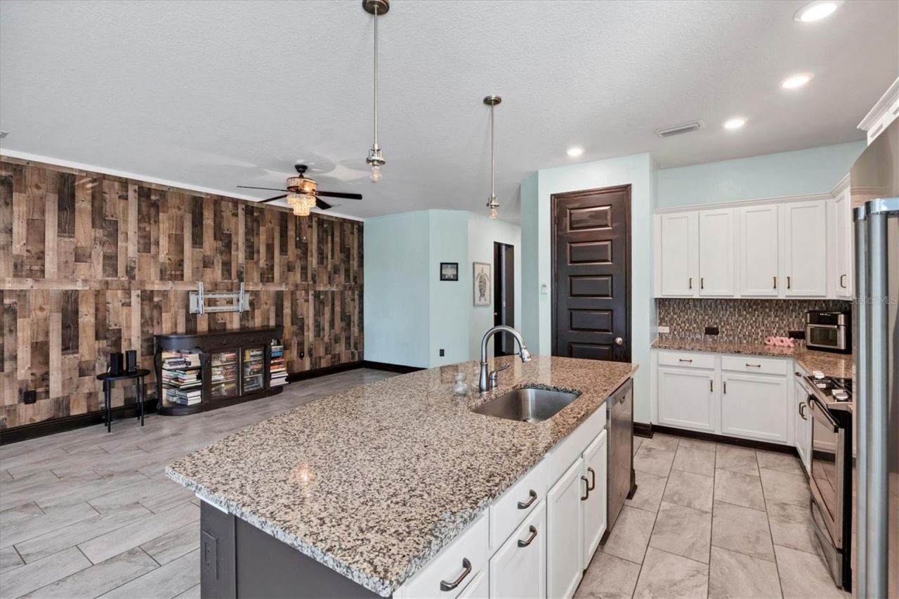 3914 Sunshine Pine Avenue, Bradenton, FL 34203 Photo